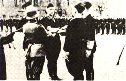 Důstojníci BKA
1944, Minsk, Náměstí svobody
Klíčová slova: bělorusko ww2 bka 1944 důstojník minsk
