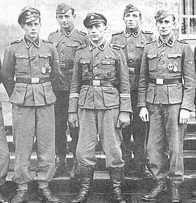 Poddůstojníci 17. SS Division ve Francii, 1944.