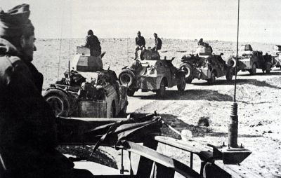 Kolona obrněných vozidel organizace Palmach při hlídkování v poušti Negev