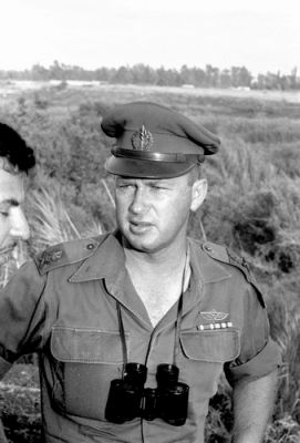 Jicchak Rabin, Severní velitelství, rok 1957 s naším triedrem 6x30.