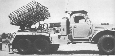 Ukořistěný dělostřelecký raketomet BM-24 ráže 240 mm