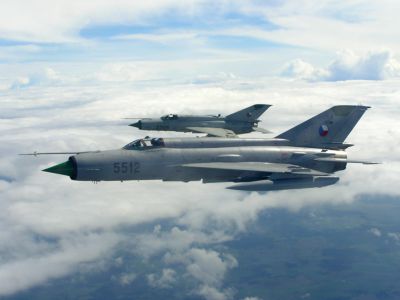 Dvojice stíhačů MiG-21MF československého letectva