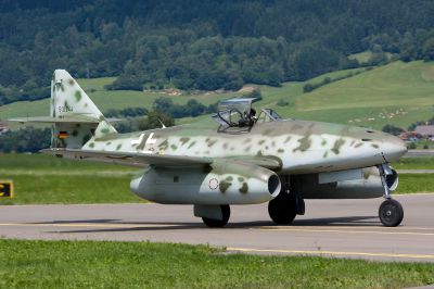 Me 262A-1 Schwalbe
Současná replika základní verze stíhacího letounu Me 262A-1

Autor: Marek Vanžura
Klíčová slova: me_262 me_262a-1 schwalbe