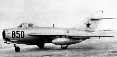 Stíhačka MiG-17 (na snímku verze MiG-17F) v podstatě rozvíjela konstrukci legendární „patnáctky“