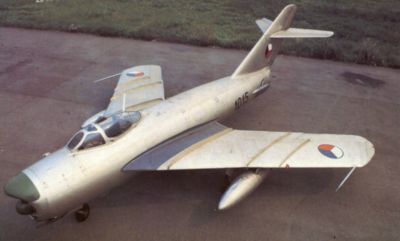 Přepadový stíhací letoun MiG-17PF, nesoucí příďový radiolokátor Izumrud