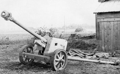 Německý 75mm kanon PaK 40 ukořistěný Rudou armádou u Charkova