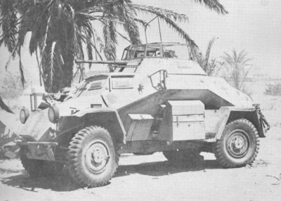 Obrněný automobil SdKfz 222 z výzbroje jednotek Afrika Korps
