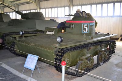 Jeden z mála zachovaných lehkých tanků T-38 je k vidění v muzeu v Kubince