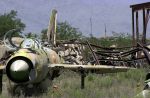 Zniceny_afgansky_MiG-21MF_na_zakladne_Bagram2C_2002.jpg