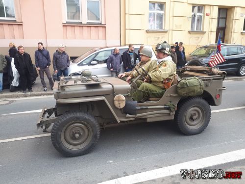 Jeep v koloně na Slavnostech svobody v Plzni 2019
Klíčová slova: slavnosti_svobody plzeň 2019 jeep