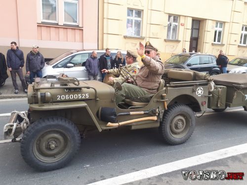 Jeep v koloně na Slavnostech svobody v Plzni 2019
Klíčová slova: slavnosti_svobody plzeň 2019 jeep