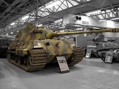 Panzerkampfwagen VI Ausf. B „Tiger II“, přezdívaný též „Königstiger“
těžký tank Tiger II s Henschelovou věží, Tank Museum, Bovington, VB

Autor: Hohum
Zdroj: wikipedia.org
Licence: CC BY 3.0
Klíčová slova: konigtiger tiger_ii panzer_vi