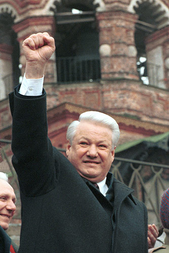 Boris Nikolajevič Jelcin
Boris Nikolajevič Jelcin (1. února 1931 – 23. dubna 2007) byl první prezident Ruské federace, který tuto funkci zastával v letech 1991 až 1999. V roce 1991 byl zvolen prvním a zároveň i též posledním prezidentem RSFSR; jeho úřad měl tvořit určitou protiváhu prezidentovi Sovětského svazu.

Autor: ITAR-TASS
Zdroj: kremlin.ru
Licence: CC BY 4.0
Klíčová slova: jelcin