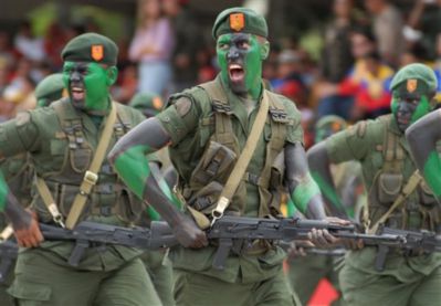 AK-103
Venezuelští vojáci předvádějí čerstvě dodané pušky AK-103.
Klíčová slova: ak-103