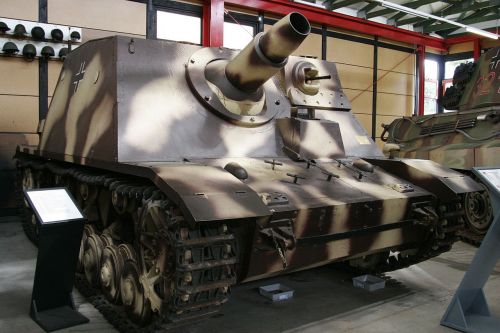 Sturmpanzer IV Brummbär
Přeživší exemplář v Deutsches Panzermuseum Munster
Klíčová slova: brummbar