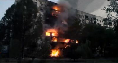 Burning_apartment_building_in_Shahtersk2C_August_32C_2014.jpg