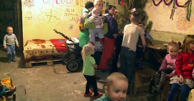 Ded_Moroz_visits_children_in_Donetsk_bomb_shelter2C_6_January_2015_28429.jpg