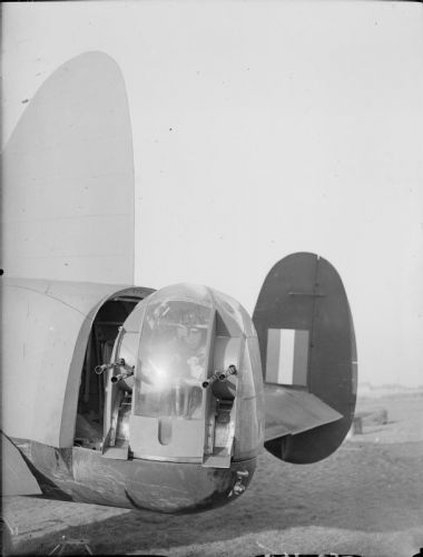 Avro Manchester Mk.I z No. 207 Squadron RAF ve Waddingtonu, Lincolnshire, 12. září 1941.
