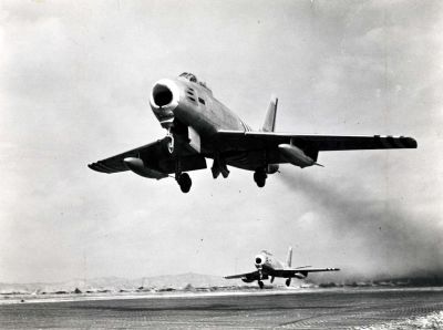 F-86F
Dvojice stíhaček F-86E Sabre startuje k další bojové akci nad Koreou

Autor: U.S. Air Force
Keywords: f-86 sabre f-86f