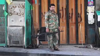 Free_Syrian_Army_soldier_with_machine_gun_in_Aleppo.jpg