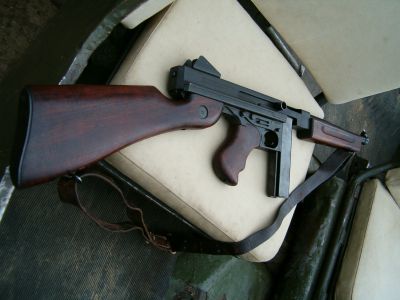 Thompson Submachine Gun, Caliber .45
Klíčová slova: thompson