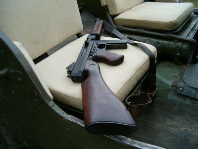 Thompson Submachine Gun, Caliber .45
Klíčová slova: thompson