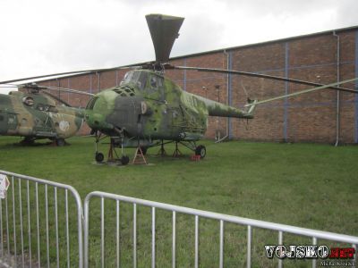 Mil Mi-4
Mil Mi-4 (rusky Миль Ми-4, v kódovém označení NATO Hound, ohař) je víceúčelový užitkový vrtulník střední hmotnostní kategorie s čtyřlistým nosným rotorem a třílistým tlačným vyrovnávacím rotorem. Prototyp vrtulníku Mi-4 byl v Sovětském svazu vyvíjen na příkaz Josifa Vissarionoviče Stalina od roku 1951.
Klíčová slova: mil_mi-4