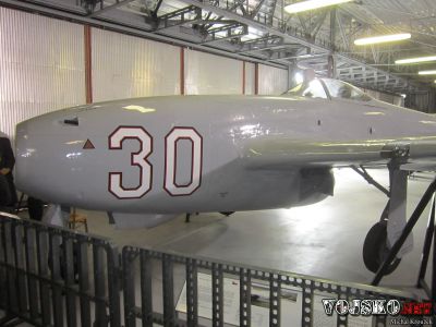 Jakovlev Jak-17
Jakovlev Jak-17 (rusky: Як-17, americké špionáži původně znám jako Type-16, v kódu NATO Feather) byl jeden z prvních sovětských proudových stíhacích letounů. Byl odvozen ze svého předchůdce Jaku-15.
Klíčová slova: jakovlev jak-17