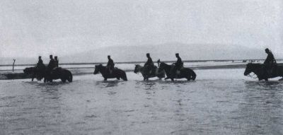 Japanese_cavalries_Crossing_the_Yalu_River_2.jpg