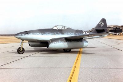 Německý proudový stíhací letoun Messerschmitt Me 262
Autor: U.S. Air Force
Zdroj: media.defense.gov/2005/Dec/22/2000574791/670/394/0/040820-F-1234P-081.JPG
Licence: public domain
Klíčová slova: me_262