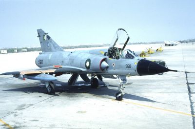 Dassault Mirage III
Stíhací letadla druhé generace přinesla nové aerodynamické prvky, např. křídlo tvaru delta, které měl mj. francouzský Dassault Mirage III
Klíčová slova: mirage_iii