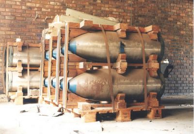 Prázdné obaly jihoafrických leteckých jaderných pum
