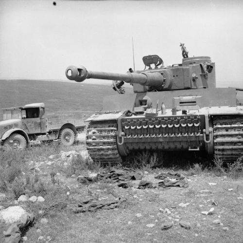 Panzer VI Tiger I
Panzer VI Tiger I  v Tunisku rok 1943
Klíčová slova: tiger