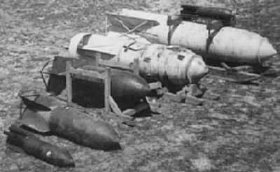 Porovnání německých leteckých bomb řady SC
zleva pumy o hmotnosti 50 kg, 250 kg, 500 kg, 1000 kg („Hermann“) a 1800 kg („Satan“)
Klíčová slova: sc