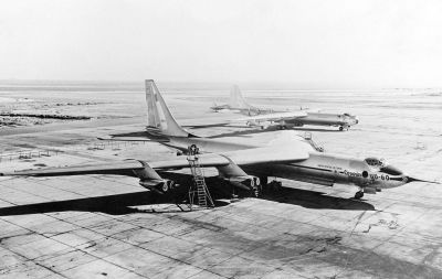 Convair YB-60
Prototyp bombardéru YB-60, v pozadí je bombardér Convair B-36F
Klíčová slova: yb-60 b-36