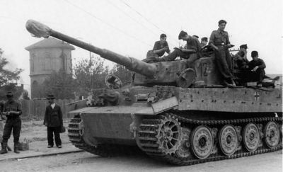 Německý těžký tank Panzerkampfwagen VI Tiger
Klíčová slova: panzerkampfwagen_vi tiger pzkpfw_vi sdkfz_181