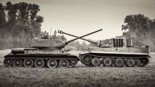 Tiger vs T-34/85