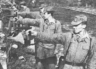 Samonabíjecí pistole vz. 52
Vojáci Československé lidové armády při výcviku s pistolí vz. 52
Klíčová slova: pistole_vz.52