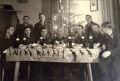 WL_celebrate_Christmas_WWII.jpg
