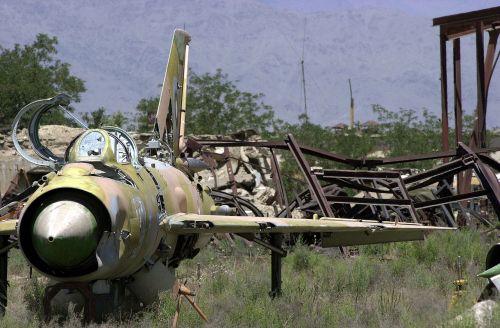 Zničený afgánský MiG-21MF na základně Bagram, 2002
Klíčová slova: mig-21