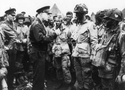 Dwight D. Eisenhower
Generál Dwight David Eisenhower, známý též jako Ike, (14. října 1890 – 28. března 1969) byl americký pětihvězdičkový generál a 34. prezident Spojených států amerických.
Klíčová slova: dwight_d._eisenhower