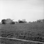 Sexton_25-pdr_self-propelled_guns_of_86th_Field_Regiment_firing_against_enemy_positions_in_April_1945.jpg