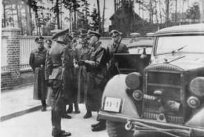 Heinrich Himmler
Reichsführer-SS und Chef der deutschen Polizei
Klíčová slova: heinrich himmler reichsführer-ss waffen-ss