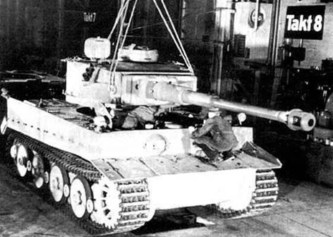 Panzerkampfwagen VI Tiger (též PzKpfw VI, Tiger ausf.E či SdKfz 181)
