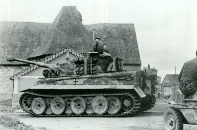 Panzerkampfwagen VI Tiger (též PzKpfw VI, Tiger ausf.E či SdKfz 181)
Klíčová slova: tiger