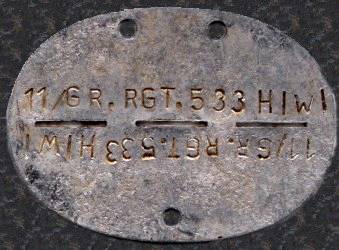 Identifikační štítek "hiwi"
Identifikační štítek "hiwi" z 11. roty, 533. Grenadier Regiment.
Klíčová slova: identifikační štítek hiwi