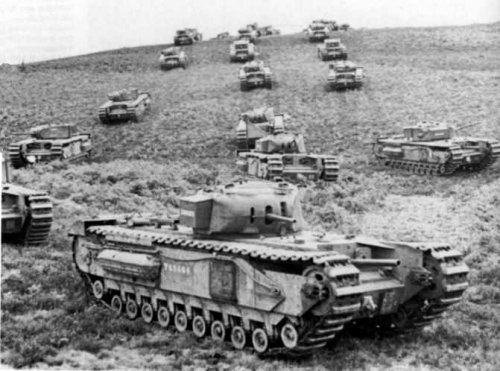 Skupina tanků Churchill MK I a MK II
MK i mají 76,2 mm (3 inch) houfnici v korbě
Klíčová slova: churchill_tank