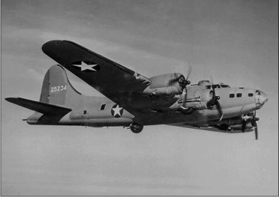 Boeing B-17 Flying Fortress
Klíčová slova: b-17