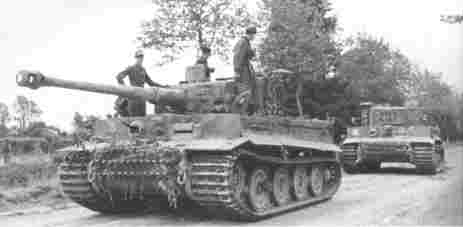 Tigery
Dva Tigery z 2. Kompanie schwere SS Panzerabteilung 101 ve Francii 1944.
Klíčová slova: tiger