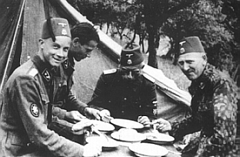 13. Waffen Gebirgs Division der SS Handschar (kroatische Nr. 1)
Důstojníci divize Handschar ve Straze, květen 1944.
